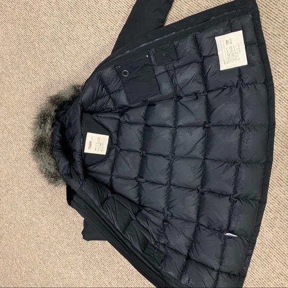 Aritzia 100% DOWN FILLED PARKA - Picture 8 of 8